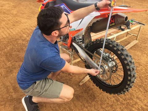 כיוון בולם אחורי באופנוע