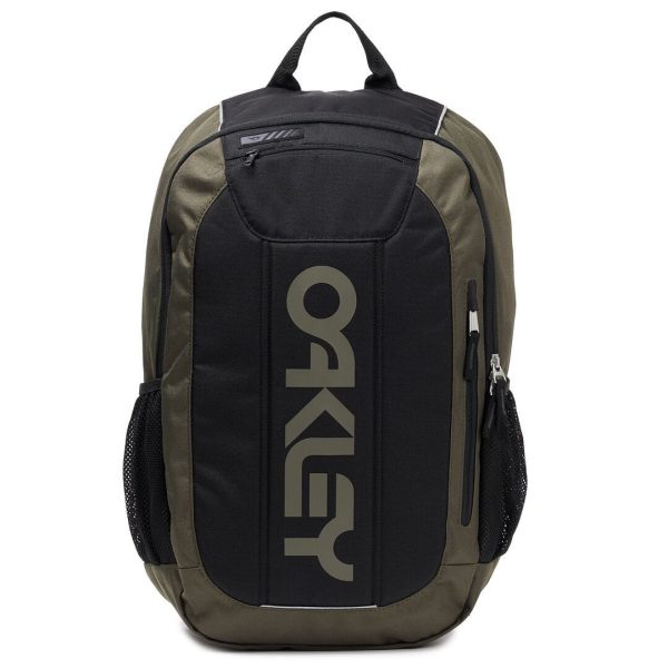 תיק Oakley Enduro 20L 3.0 מבט קדמי מבט צד על כיסים אלסטיים לבקבוקים תקריב על תא מרופד למחשב נייד מבט אחורי על מערכת גב מרופדת ואוורירית
