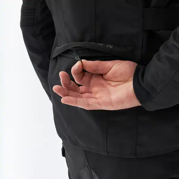 מעיל לאופנוע שחור Rebelhorn SCOUT Jacket CLOSE UP BACK