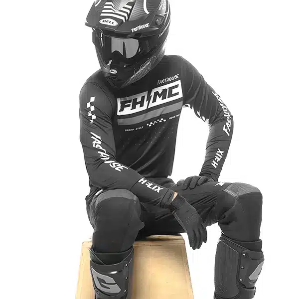 חליפת רכיבה פסטהאוס שחור/לבן FASTHOUSE HELIX PODIUM דוגמן יושב