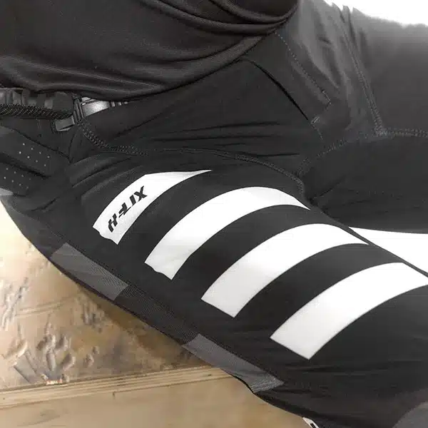 מכנס רכיבה שחור/לבן Fasthouse Helix Podium