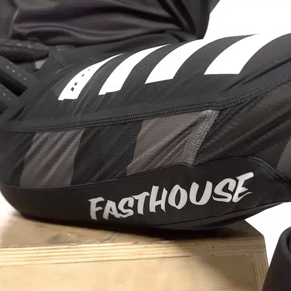 מכנס רכיבה שחור/לבן Fasthouse Helix Podium