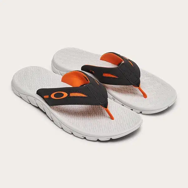 כפכפים אוקלי אפור כתוםOPERATIVE SANDAL 2.0 GRY זווית קדמית