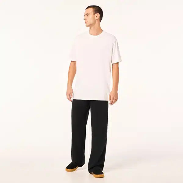 חולצה אוקלי לבן OAKLEY RELAX TEE 2.0 דוגמן זווית קדמית