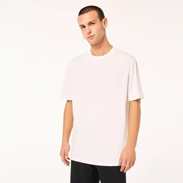 חולצה אוקלי לבן OAKLEY RELAX TEE 2.0 דוגמן זווית קדמית