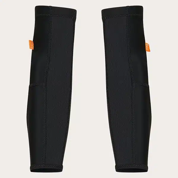 מגן מרפקים אוקלי OAKLEY ALL MOUNTAIN D30 זווית אחורית