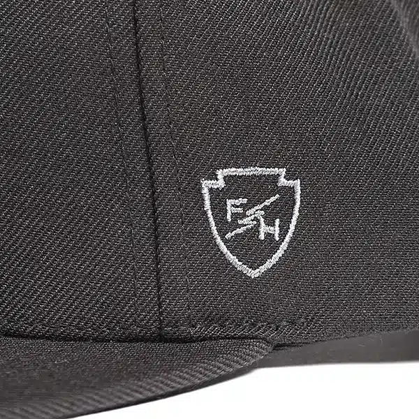 כובע פסטהאוס שחור FASTHOUSE Racing Crew Hat Black עיצוב מקרוב