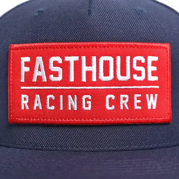 כובע פסטהאוס כחול FASTHOUSE Racing Crew Hat Navy לוגו מקרוב