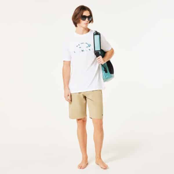 מכנס קצר אוקלי בז' Oakley Baseline Hybrid 21 דוגמן מקדימה מחזיק תיק