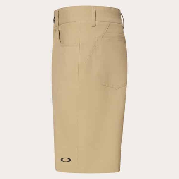 מכנס קצר אוקלי בז' Oakley Baseline Hybrid 21 על הצד