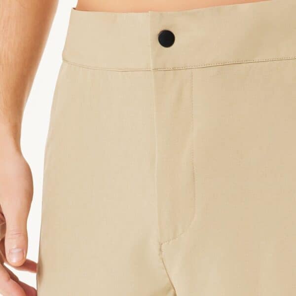 מכנס קצר אוקלי בז' CAPE CARGO RC HYBRID 20” SHORT