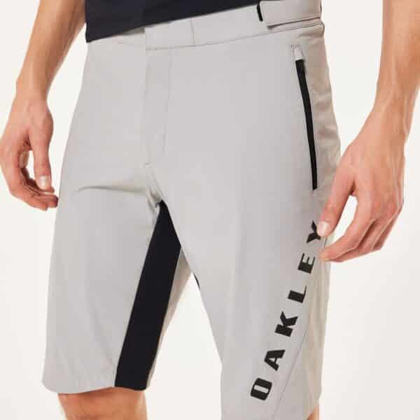 מכנס רכיבה אפור אוקלי FREE RIDE LINED SHORT