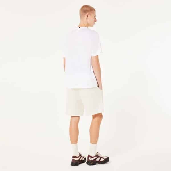 חולצה קצרה אוקלי לבן OAKLEY PALM TEE דוגמן מאחורה פונה שמאלה