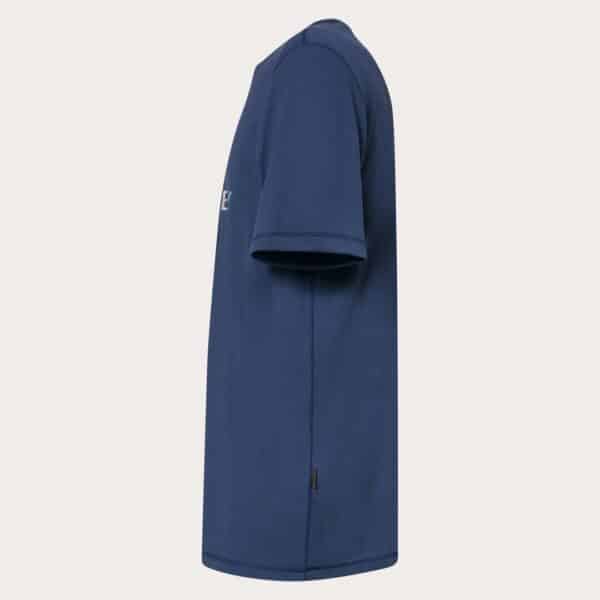 חולצה קצרה כחול אוקלי OAKLEY BARK SUN TEE ABYSS מהצד