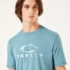 חולצה קצרה טורקיז אוקלי OAKLEY BARK SUN TEE PACIFIC דוגמן מקדימה מקרוב