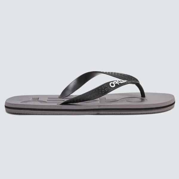 כפכפים אוקלי אפור Oakley College Flip Flops מהצד פונה ימינה