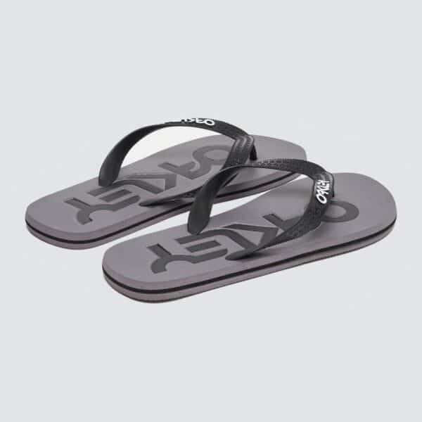 כפכפים אוקלי אפור Oakley College Flip Flops מהצד פונים ימינה