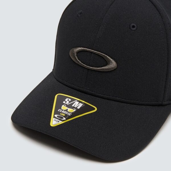 כובע אוקלי שחור OAKLEY TINCAN REMIX CAP מקדימה מקרוב