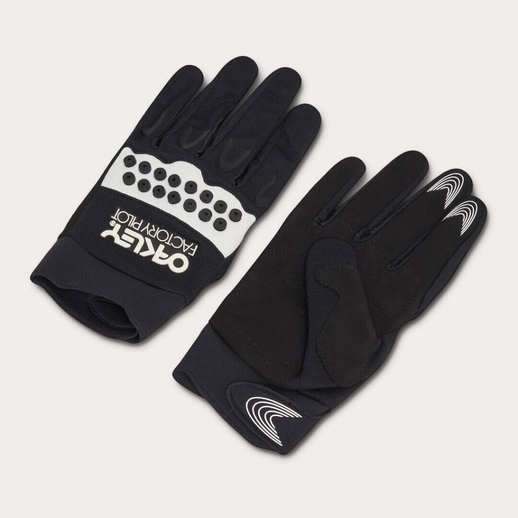 כפפות רכיבה אוקלי שחור/לבן SWITCHBACK MTB GLOVE 2.0 שני הכיוונים של הכפפה