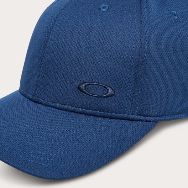 כובע אוקלי כחול נייבי OAKLEY TINFOIL 3.0 לוגו אוקלי מקרוב