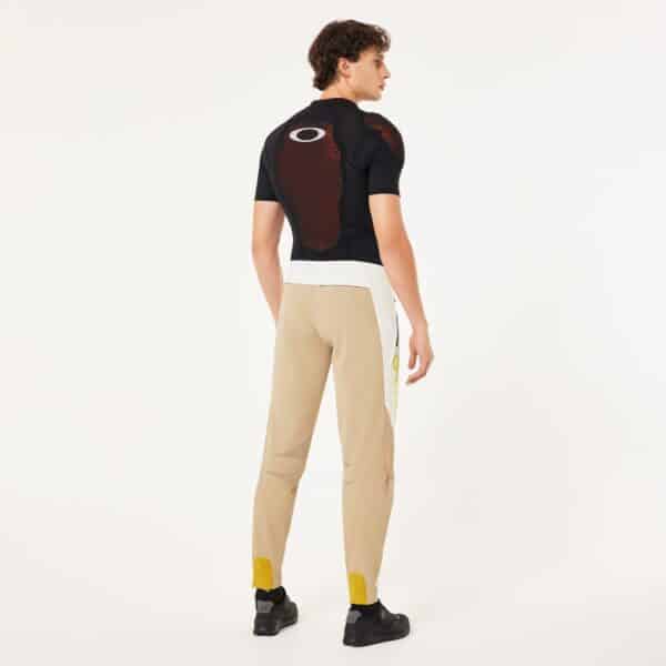 חליפת לחץ קצרה אוקלי שחור OAKLEY DROP IN D3O FULL IMPACT SHIRT