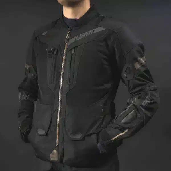 מעיל רכיבה שחור LEATT ADV FLOWTOUR דוגמן מקרוב