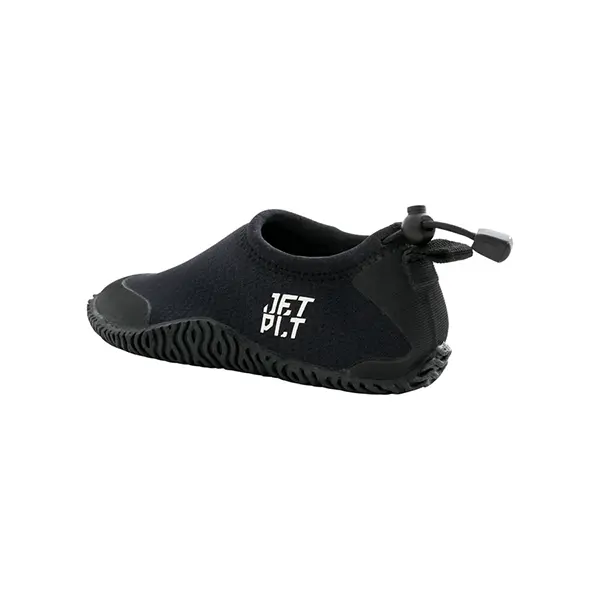 סוליית גומי עמידה – מונעת החלקה גם בשטח רטוב