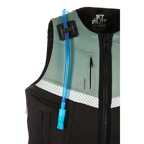 תקריב על רוכסן קדמי ואבזם בטיחות