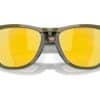 מבט צד על מסגרת O Matter® בגוון Dark Brush תקריב על לוגו Oakley בזרוע המשקפיים מבט אחורי על עדשות Prizm 24K Polarized בגוון זהוב