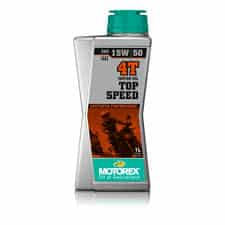 בקבוק שמן Motorex 15W50 מבט קדמי תקריב על תווית המוצר והתקנים JASO MA2 / API SN מבט צד על הבקבוק בעיצוב הירוק הקלאסי של Motorex בקבוק Motorex 15W50 על רקע כלי רכיבה שטח