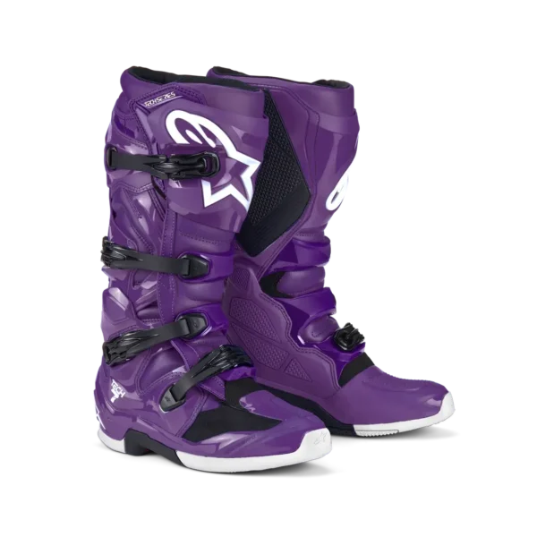 מגפי רכיבה אלפינסטארס Tech 7 בצבע סגול ולבן – מבט אלכסוני מקדימה