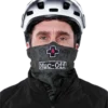 כיסוי פנים ירוק MUC-OFF LIGHTWEIGHT NECK GAITER מבט קדמי – בד קל ונושם עם לוגו MUC-OFF.