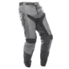 מכנס רכיבה פסטהאוס אפור/שחור – Fasthouse Carbon Method Pant Gray/Black פונה ימינה