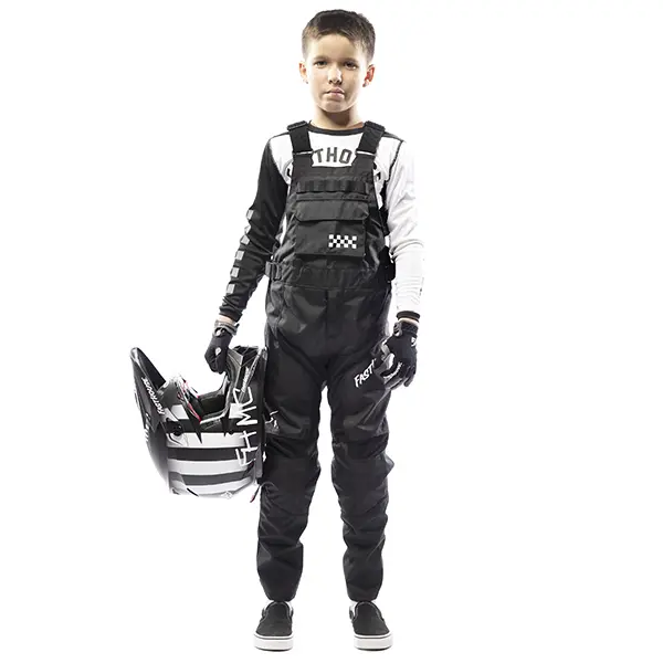אוברול רכיבה פסטהאוס ילדים שחור – Fasthouse Youth Carbon Motorall Black דוגמן מחזיק קסדה