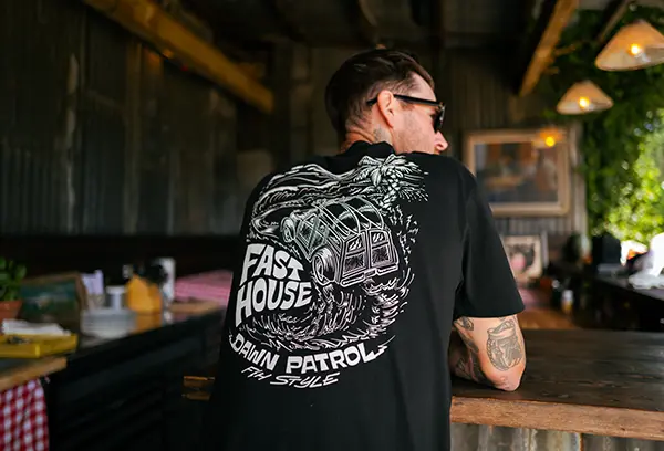 חולצת טי קצרה פסטהאוס שחור – Fasthouse Explorer SS Tee Black דוגמן מאחורה