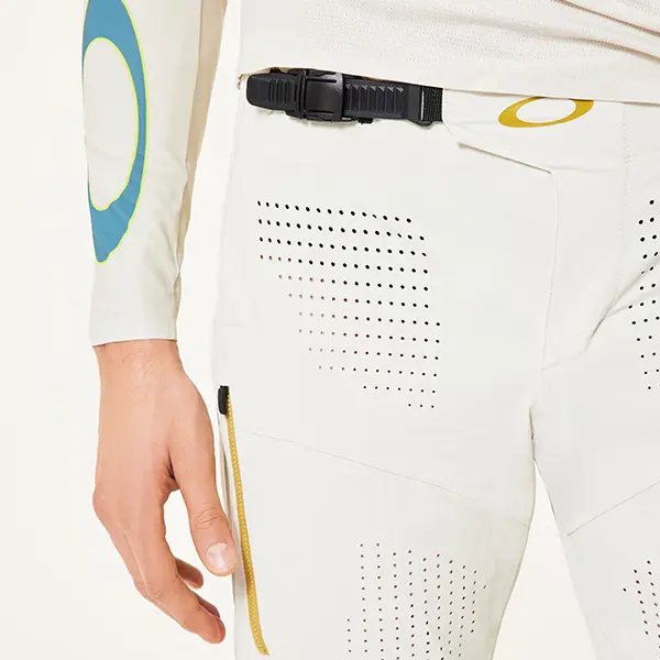 OAKLEY Seeker Edge Pant מכנס רכיבה מקרוב