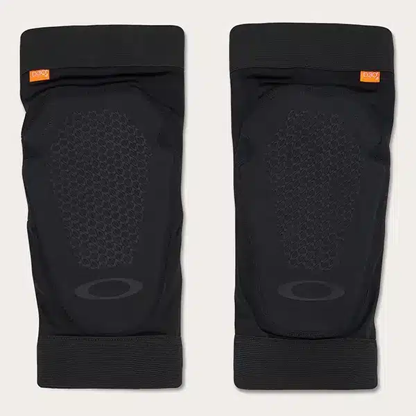 OAKLEY All Mountain D3O Knee Guard מגני ברכיים ביחד