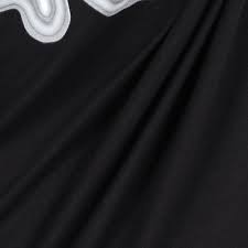 מבט צד על חולצת אוקלי