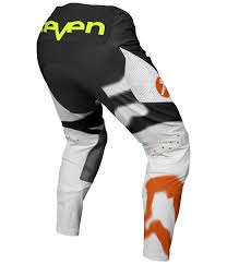 מבט אחורי על עיצוב Parallel ולוגו SEVEN