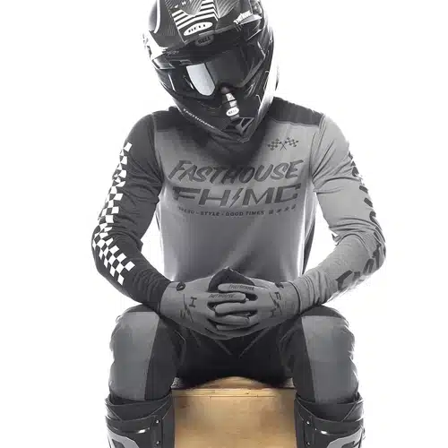 חליפת רכיבה פסטהאוס אפור שחור – Fasthouse Carbon Method Gray/Black בישיבה