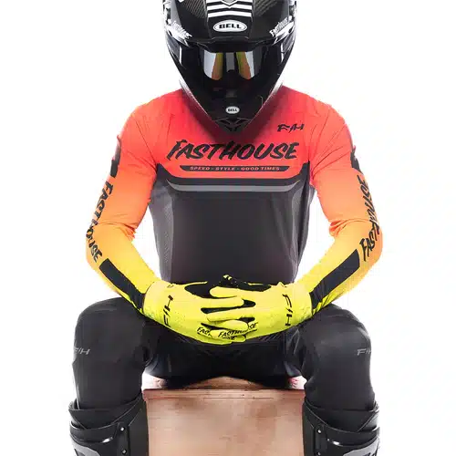 חליפת רכיבה פסטהאוס שחור כתום – Fasthouse Helix Circuit Coral דוגמן בישיבה