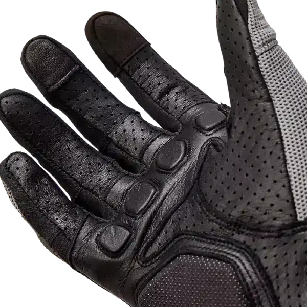 כפפות רכיבה פוקס שחור אפור – FOX BOMBER PRO AIR GLOVE BLK/GRY תקריב עור פנים הכפפה