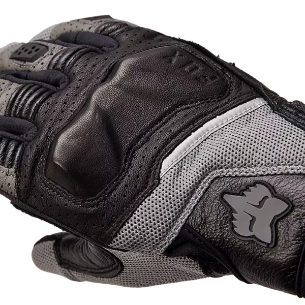 כפפות רכיבה פוקס שחור אפור – FOX BOMBER PRO AIR GLOVE BLK/GRY תקריב סגירת מיגון מפרקים