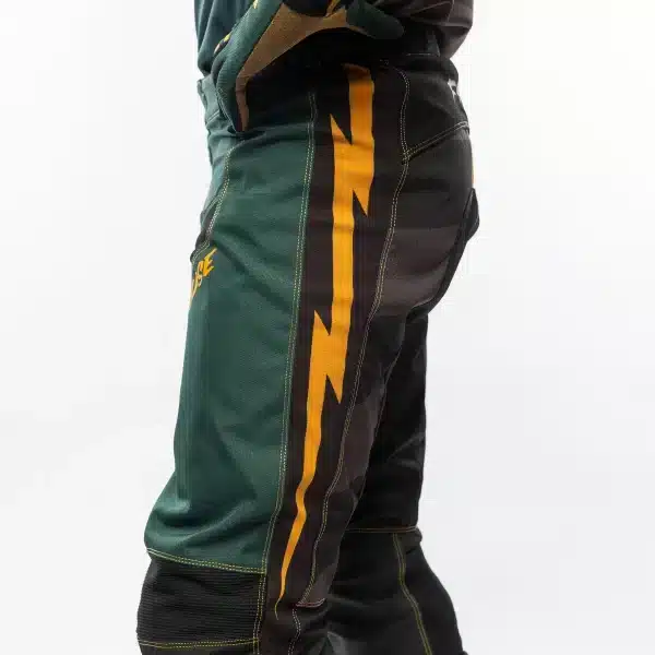 מבט צד על אזורי Stretch וגרפיקת Ramone