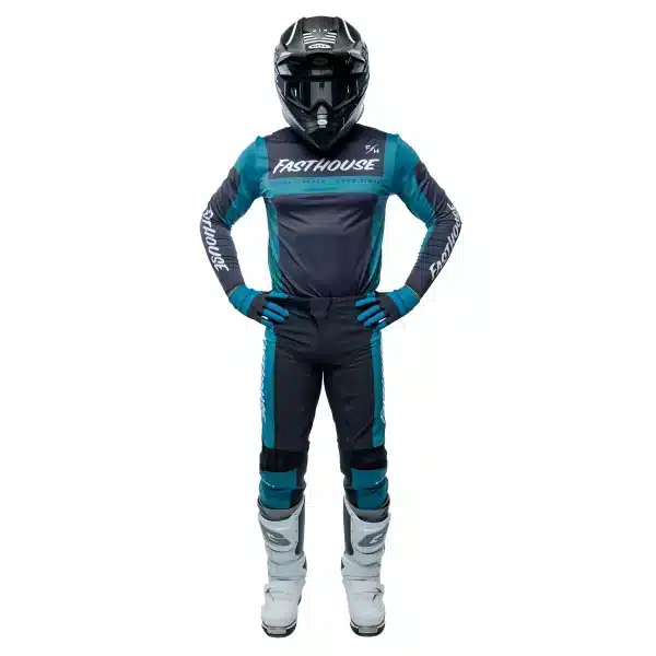 מכנס Fasthouse Helix Monaco Pant מבט קדמי תקריב על אזורי 4-Way Stretch וגזרת המותן מבט צד על חיזוקי העור באזור הברכיים גרפיקה בצבעי Monaco ולוגו Fasthouse בחזית