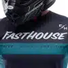 לוגו Fasthouse על החזה בעיצוב Helix