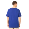 חולצת Oakley O Bark 2.0 Tee מבט קדמי תקריב על לוגו Oakley Bark בחזה מבט צד על חולצת Oakley O Bark 2.0 מבט אחורי על חולצת Oakley בגזרה Regular Fit