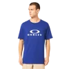 חולצת Oakley O Bark 2.0 Tee מבט קדמי תקריב על לוגו Oakley Bark בחזה מבט צד על חולצת Oakley O Bark 2.0 מבט אחורי על חולצת Oakley בגזרה Regular Fit