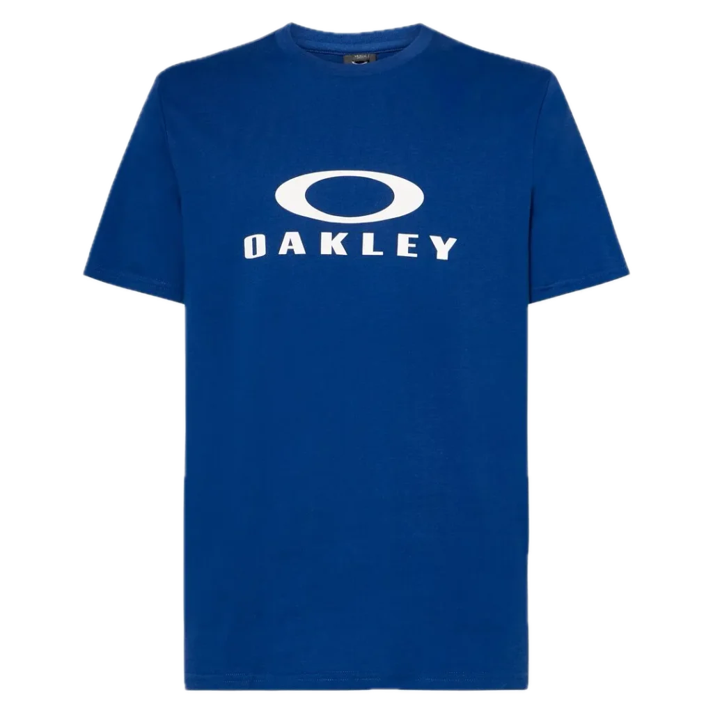 חולצת Oakley O Bark 2.0 Tee מבט קדמי תקריב על לוגו Oakley Bark בחזה מבט צד על חולצת Oakley O Bark 2.0 מבט אחורי על חולצת Oakley בגזרה Regular Fit