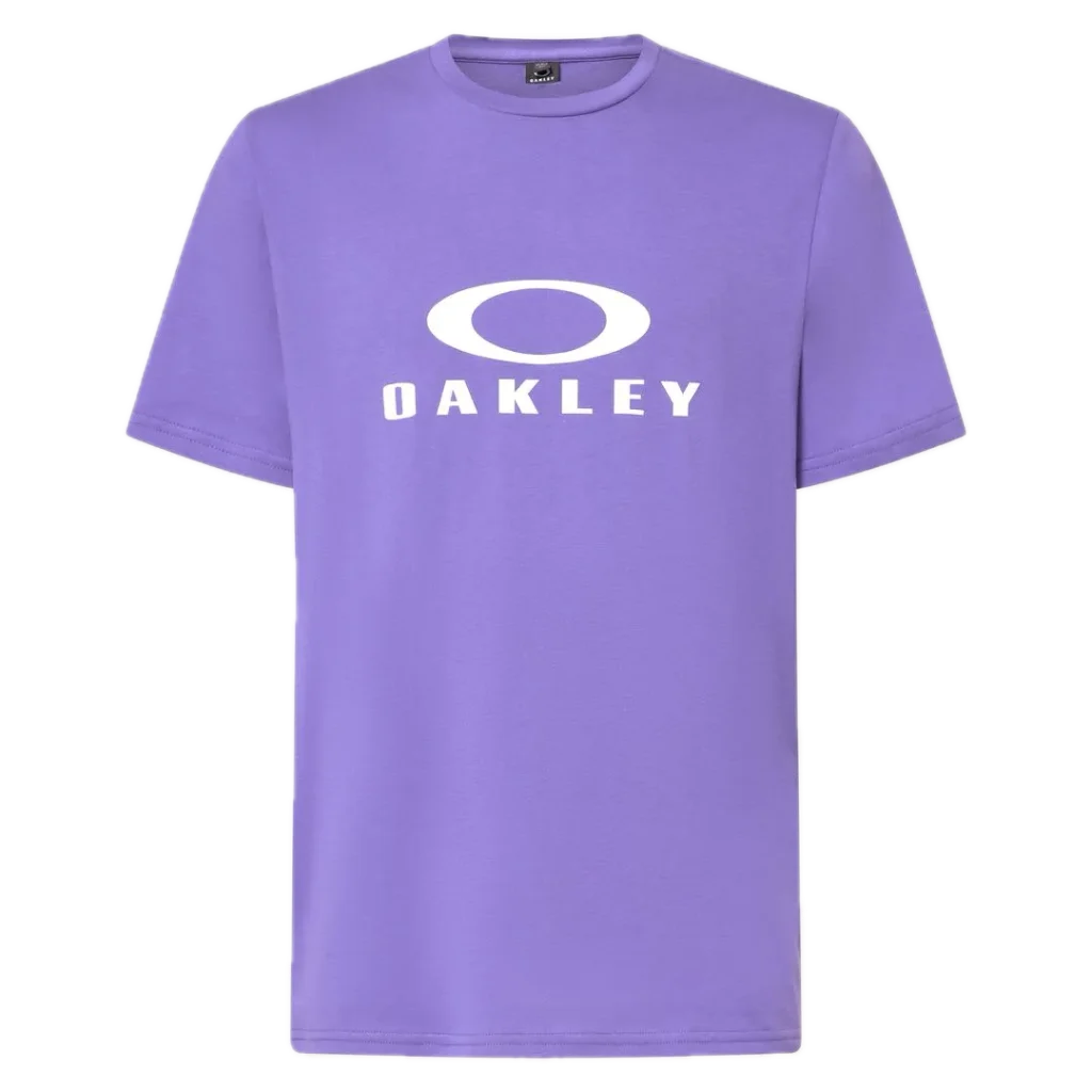 חולצת Oakley O Bark 2.0 Tee מבט קדמי תקריב על לוגו Oakley Bark בחזה מבט צד על חולצת Oakley O Bark 2.0 מבט אחורי על חולצת Oakley בגזרה Regular Fit